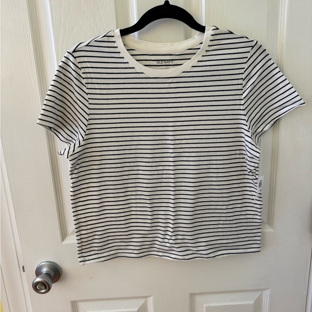 Old Navy Women's Black and White Striped Tee